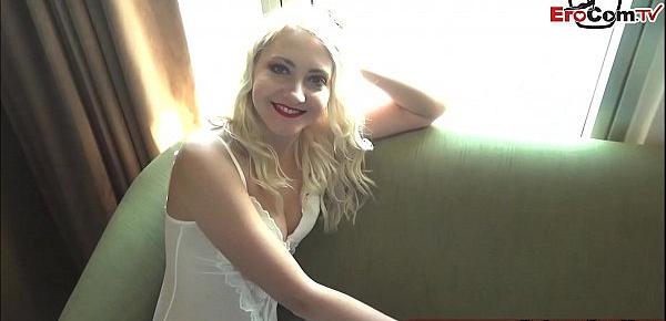  Deutsche Blonde amateur teen in weissen nylons beim pov fick casting